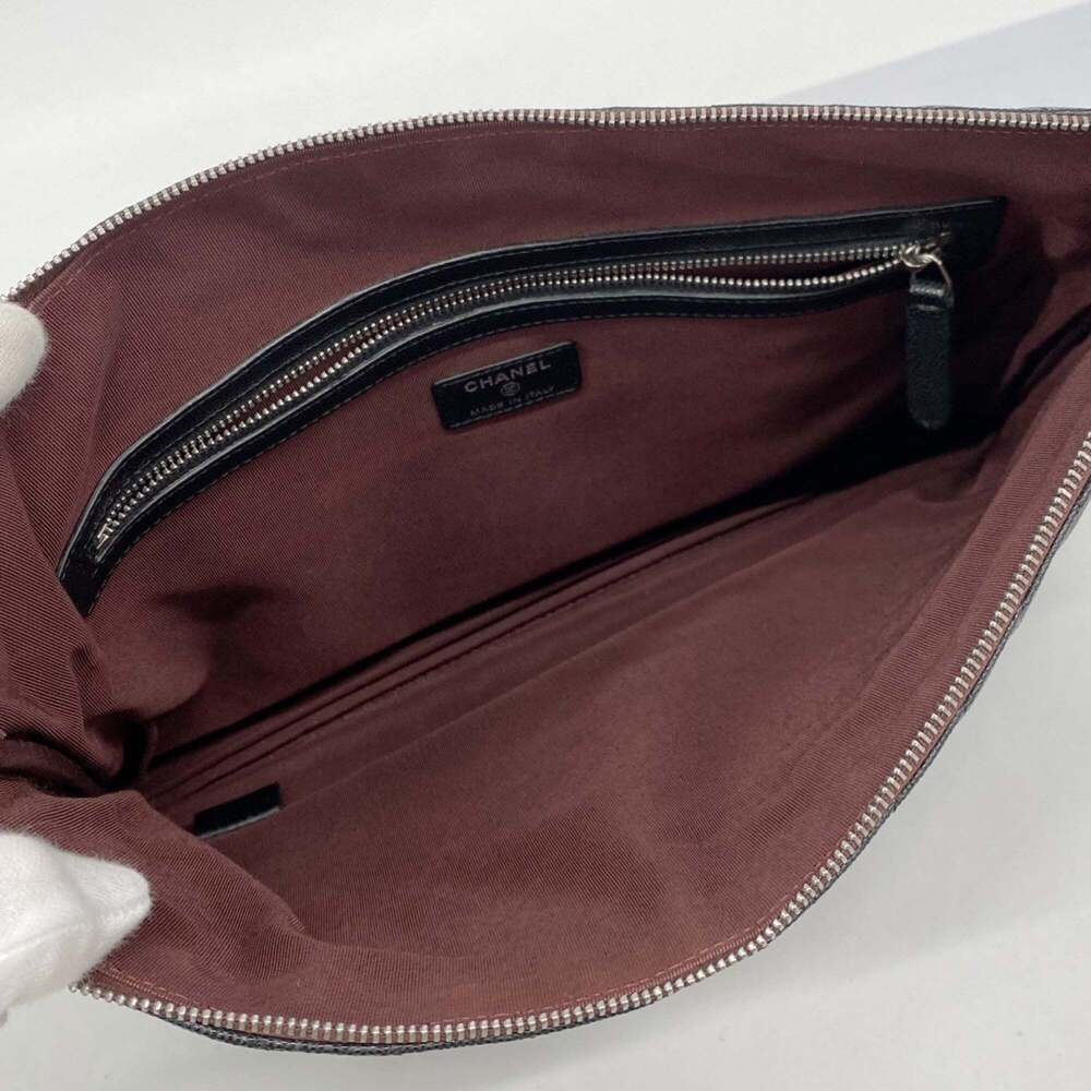 CHANEL Black Caviar Leather Clutch Bag - Picture 4 of 11